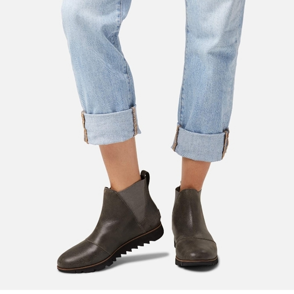 - Sorel leather waterproof boots